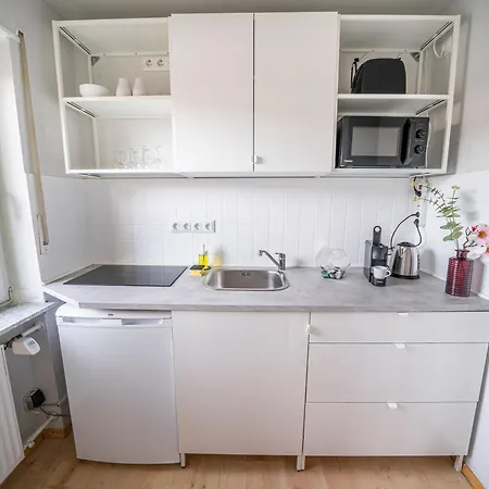 Heart - 2min To Station Apartment